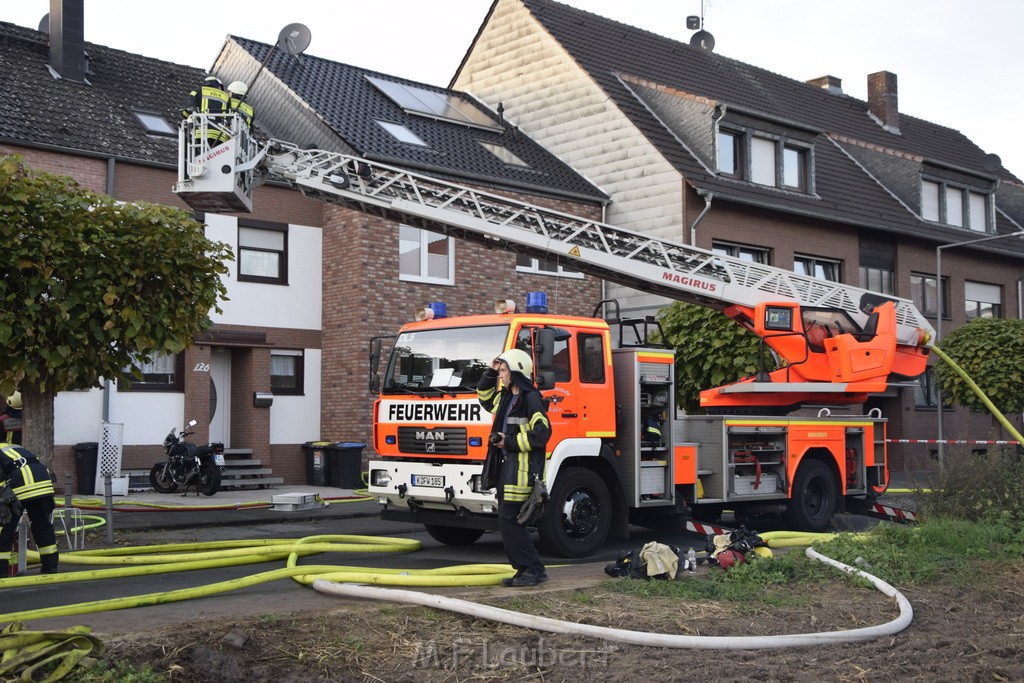 Feuer 2 Vollbrand Reihenhaus Roggendorf Berrischstr P062.JPG - Miklos Laubert